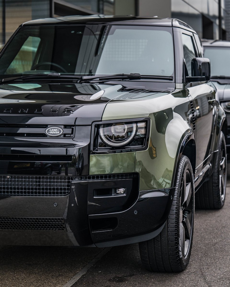 GRANGEMOTORS's tweet image. DEFENDER 90

Where others turn back, the Defender pushes forward.

Bold. Beautiful. Unstoppable.

Experience the Defender at Grange Land Rover.

#Defender #Defender90 #GrangeLandRover #Hertfordshire #offroad #LandRover