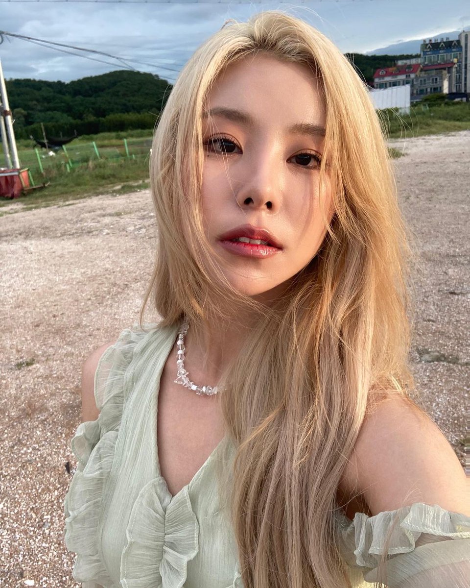 Zoé (@wheeinpeu) on Twitter photo 