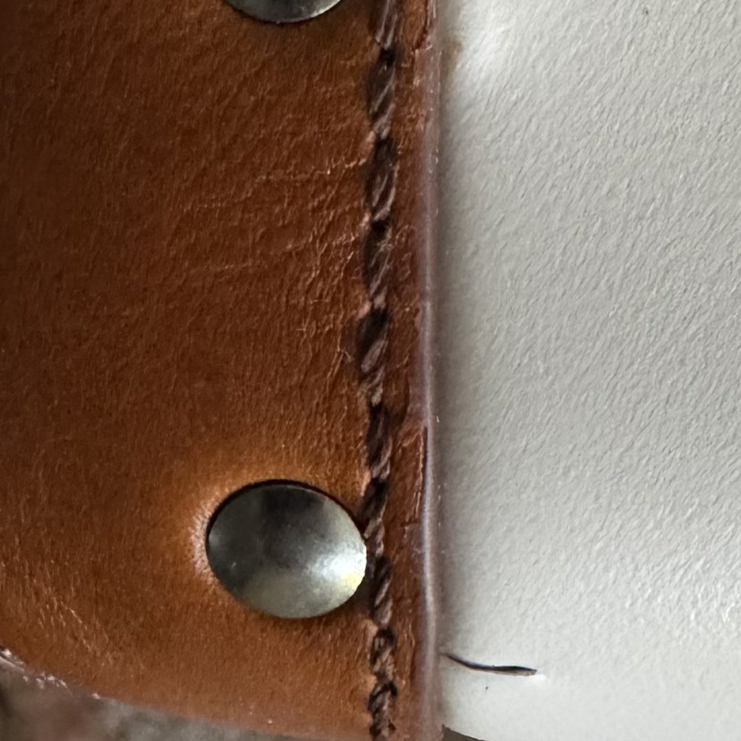 Madmbfly's tweet photo. @Delta ruined my nearly new suitcase. I sent the original receipt like they asked, and now they’re giving me the runaround instead of taking responsibility. My husband bought it for me, and they damaged it,  now trying to dodge paying for it. #Delta #BaggageClaim #DoBetter https://t.co/QINsrGG0Rx
