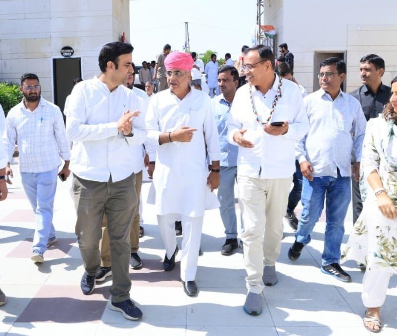 आज जयपुर ग्रामीण (पूर्व) जिले के आमेर विधानसभा क्षेत्र में ब्लॉक कांग्रेस कमेटी आमेर एवं रामपुरा डाबड़ी द्वारा “संगठन सृजन अभियान” की बैठक आयोजित की गई।

बैठक में एआईसीसी पर्यवेक्षक श्री विजय इंद्र सिंगला जी (एआईसीसी सह कोषाध्यक्ष, पूर्व लोकसभा सांसद एवं पंजाब सरकार के पूर्व