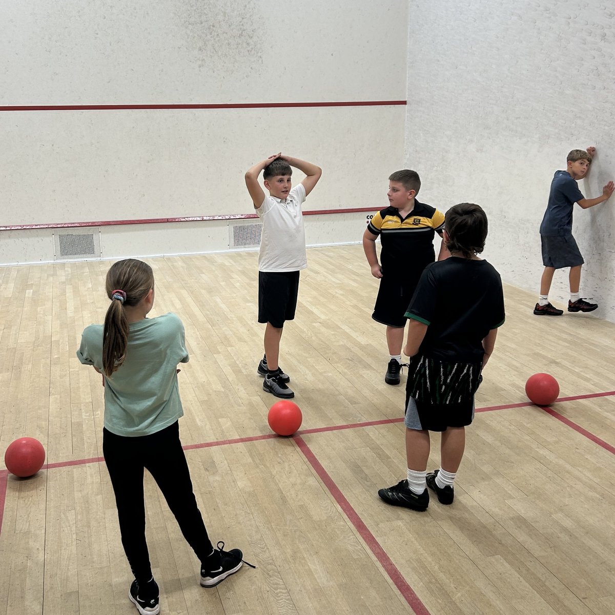 SportRCT's tweet image. Ymunodd 60 o Lysgenhadon Ifainc â ni heddiw yng Nghanolfan Hamdden Sobell, ar gyfer ein cyntaf o dair Cynhadledd i Lysgenhadon Ifainc.

Cwblhaon nhw ystod o dasgau a heriau a chyflwyno gemau hwyl i'w gilydd. Roedden nhw i gyd yn wych. Dyna ddechrau da i'w taith tuag at ennill y…