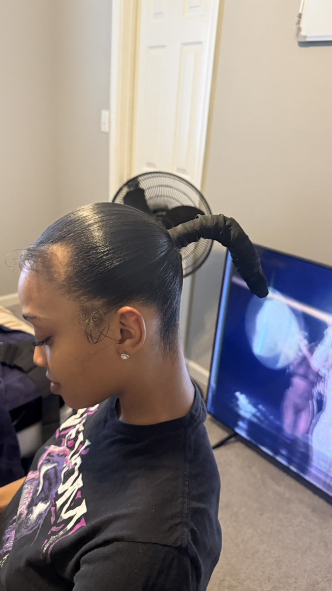 mkcelste's tweet image. i do hair, lashes &amp;amp; nails so ig come book me @donebymegs on ig ☆