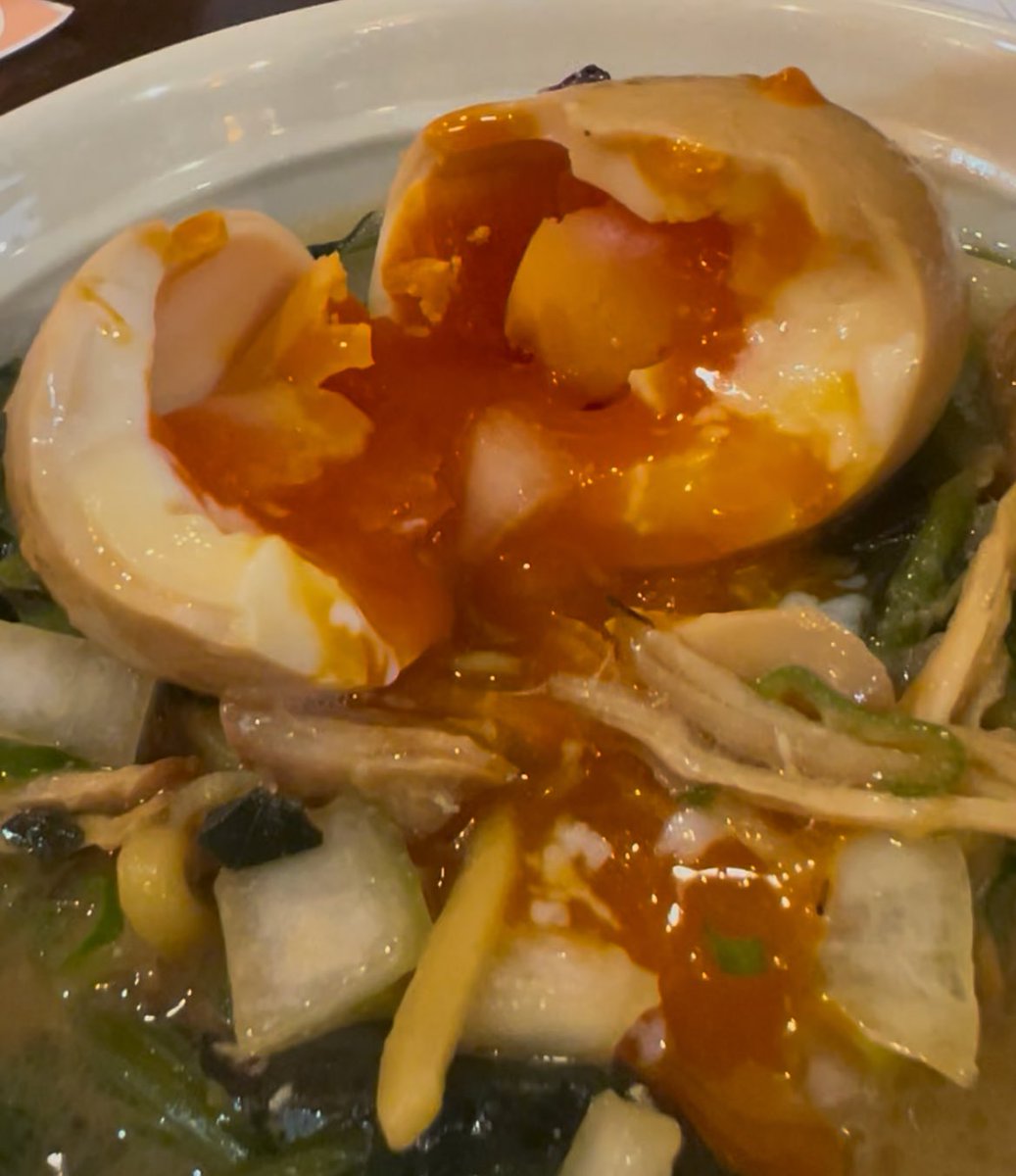 mocchi0710's tweet photo. 【もっちのまんぷく日記TikTok】

奈良にある家系ラーメン
鶏白湯と家系のハイブリットラーメン❣️

飛鳥家系ラーメン
とり琥家さん

とろり濃厚スープ、香ばしい脂、もっちり太麺、炙られたデカい鶏チャーシュー

ご飯がすすむラーメンです🌟

最後は残った具材とスープをご飯にかけて、、、うひょー

うまっちー

#TikTok https://t.co/vhLklY2bn8

#飯テロ
#家系ラーメン
#奈良グルメ
#グルメ