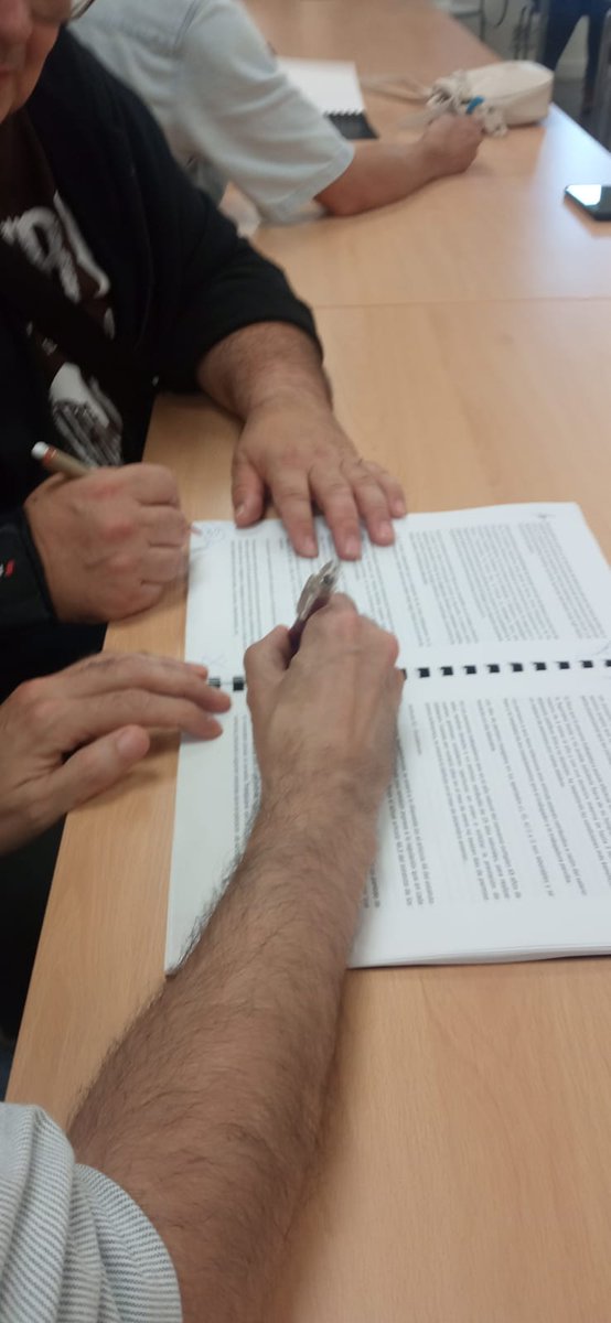 ✍️ Avui hem signat el Conveni de preparats alimentaris de Catalunya 2025-2026.

Aquest conveni garanteix el poder adquisitiu de les persones treballadores, gràcies a l'eliminació de l'absorció i compensació durant la seva vigència

Llegeix el comunicat👇
ccoo.cat/industria/conv…