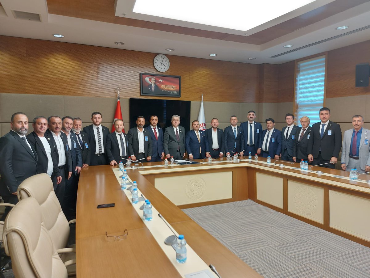 Bugün TBMM'de ağırladığımız Samsun İnşaatçılar ve Müteahhitler Derneği(SİMDER) Başkanımız Sn. Sezgin Aydın ve dernek yönetim kurulu üyesi kıymetli dostlarımıza nazik ziyaretleri ve keyifli sohbetleri için teşekkür ediyoruz.