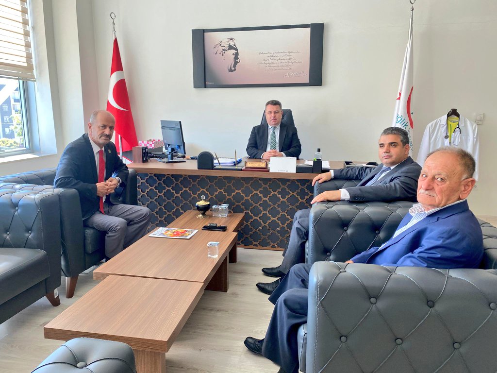 Bozova İlçe Devlet Hastanesi Başhekimi Sn <a href="/drmfatihaksoy/">Mehmet Fatih AKSOY</a> Ziyaret Ettik Ziyarete  Göstermiş Olduğu İlgi ve Alakadan Dolayı Hocamıza Teşekkür Ederiz. 
<a href="/hasansildak/">Hasan ŞILDAK</a> <a href="/ErhanBerkDR/">Erhan Berk</a> <a href="/sehit_gazi_1915/">Türkiye Şehit Gazi Genel Merkezi</a>