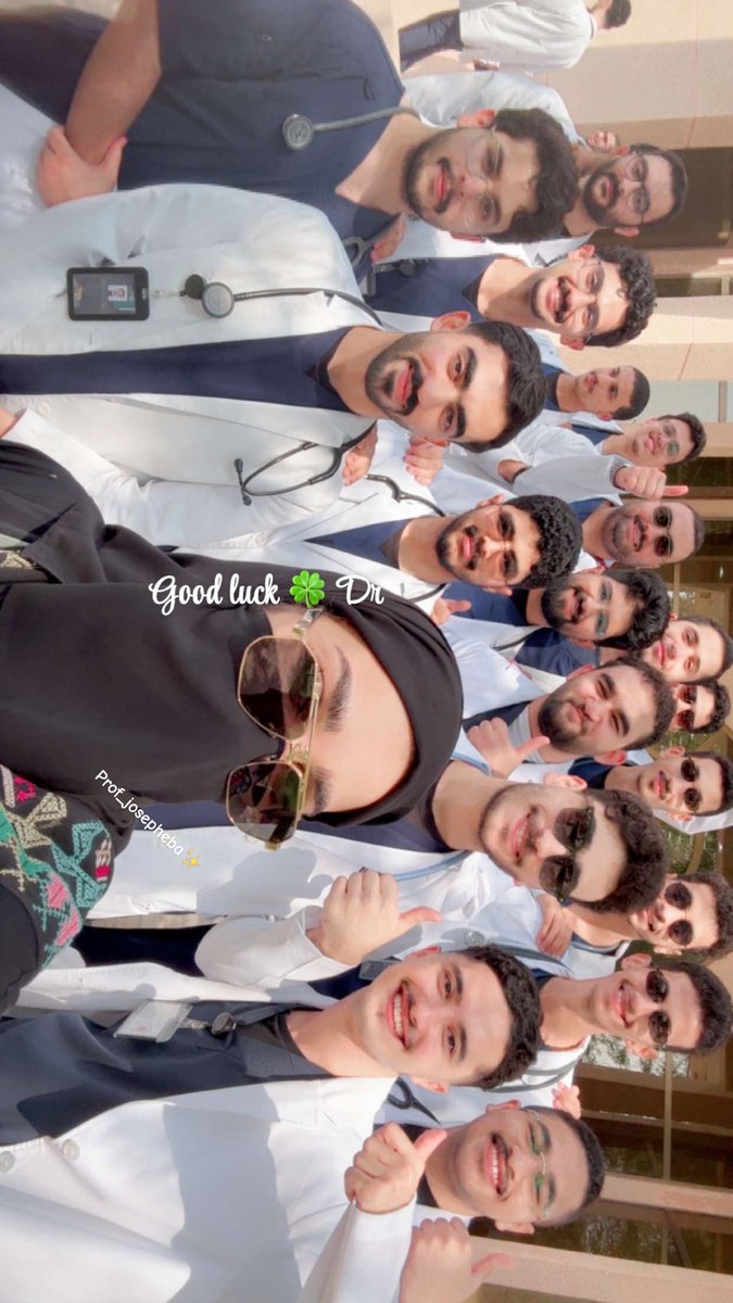 سلفي فاخر مع نخبة من طلاب الطب 
اليوم هم طلاب بكره بيكونون  زملاء 
باذن الله سنسعى لجعلكم افضل الطلاب  ونفاخر بكم العالم حقيقة الكثيرمن طلابنا فعلاانجازاتهم تعدت الحدودبشكل مشرف
 اليوم كان يوم مميز لطلاب وطالبات الطب  للسنة الرابعه اول اختبار عملي بمسيرتهم الأكاديمية وربي يوفقكم.