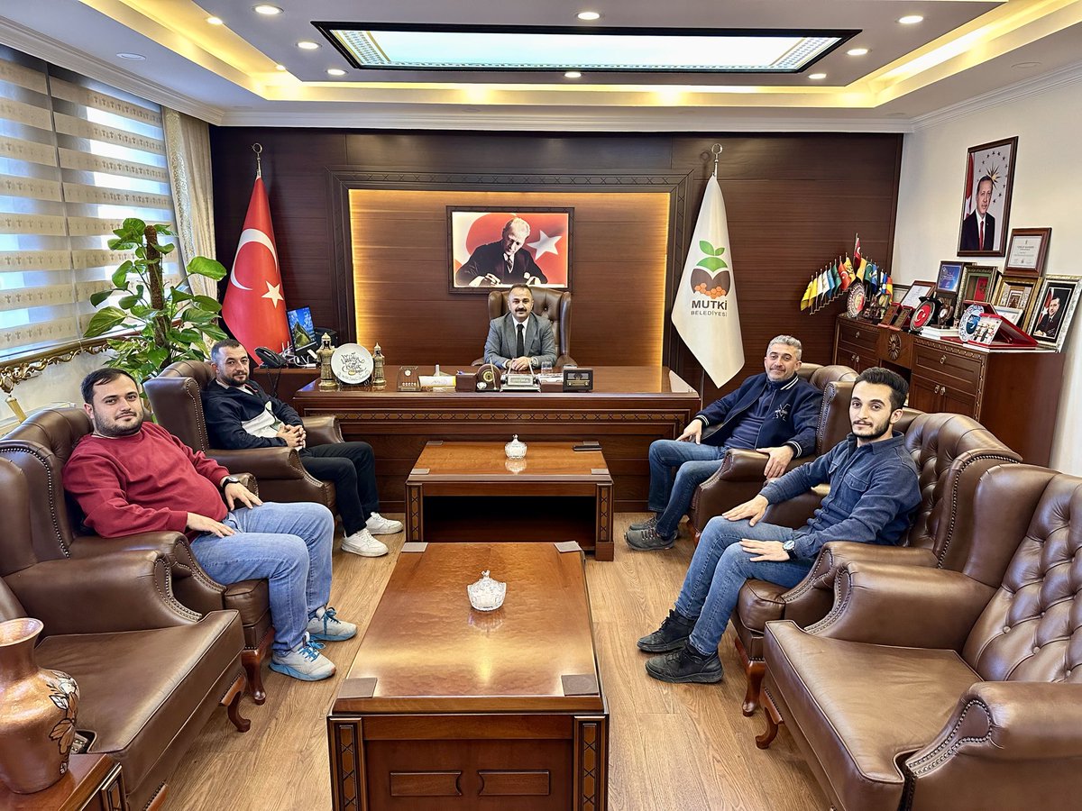 BarlakVahdettin's tweet photo. Doğalgaz Abonelik işlemlerine bugün itibarıyla, Belediye Başkanlığımız çatısı altında başlanılmış olup,  Vatandaşlarımızın projeleriyle birlikte biran önce abonelik işlemlerini yaptırmaları gerekmektedir. 

Bizlerde an itibarıyla Doğalgaz aboneliğimizi yaptık. 

Abonelik işlemlerinin kısa sürede tamamlanmasıyla birlikte , Ekim Ayı sonuna kadar,  ilçemizde Doğalgaz arzı sağlanmış olacaktır. 

Bu hizmetin #MUTKİ’mize Ulaştırılmasında vermiş olduğu emir ve talimatlarıyla, başta Cumhurbaşkanımız sayın @RTErdogan beyefendiye,  Enerji Bakanımız sayın @aBayraktar1 ‘a , İlçemiz  için her zaman koşan Milletvekilimiz sayın @T_Bedirhanoglu ‘na, ilçe Kaymakamımız sayın @onuryilmazer_ ‘e, Doğugaz Genel Müdürü sayın @DemircanSerhat ‘ a 
emeği geçen herkese ve bu süreci sabırla bekleyen tüm vatandaşlarımıza teşekkür ediyorum.

İlçemize ve Halkımıza hayırlı uğurlu olsun.