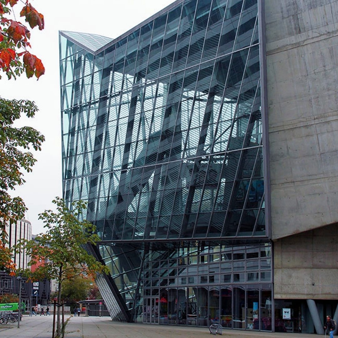 Gabrieeeel_G's tweet photo. A Sample of Architecture....
The Crystal, a functional entry and an urban passageway
The UFA Cinema Center
Dresden, Germany
#LoveArchitecture https://t.co/bQKqlCvlSN