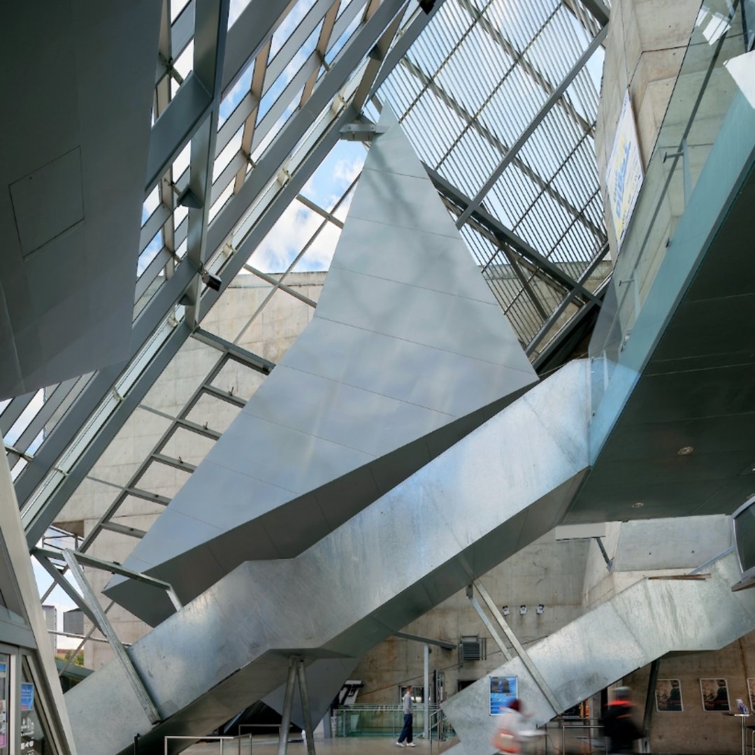 Gabrieeeel_G's tweet photo. A Sample of Architecture....
The Crystal, a functional entry and an urban passageway
The UFA Cinema Center
Dresden, Germany
#LoveArchitecture https://t.co/bQKqlCvlSN