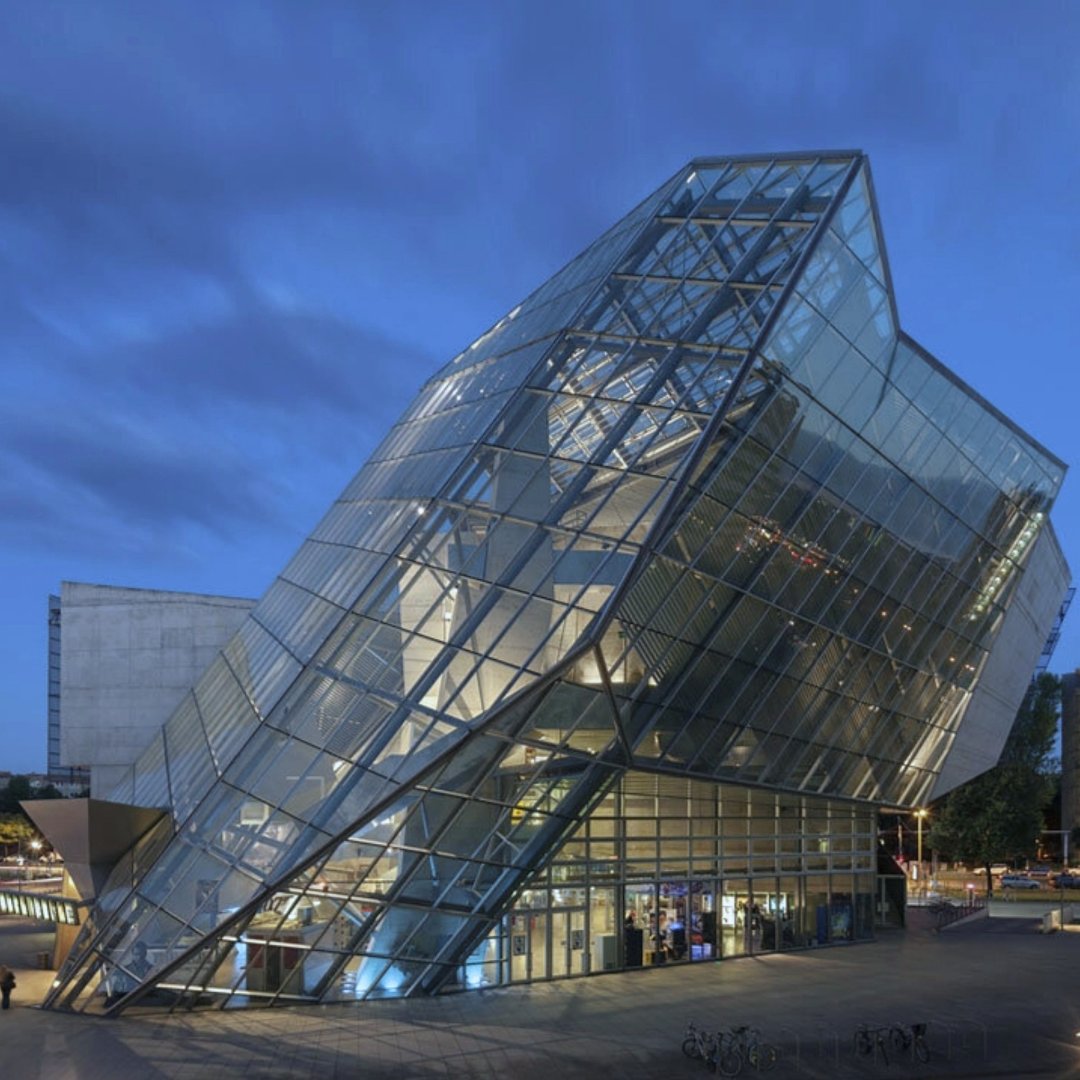 Gabrieeeel_G's tweet photo. A Sample of Architecture....
The Crystal, a functional entry and an urban passageway
The UFA Cinema Center
Dresden, Germany
#LoveArchitecture https://t.co/bQKqlCvlSN