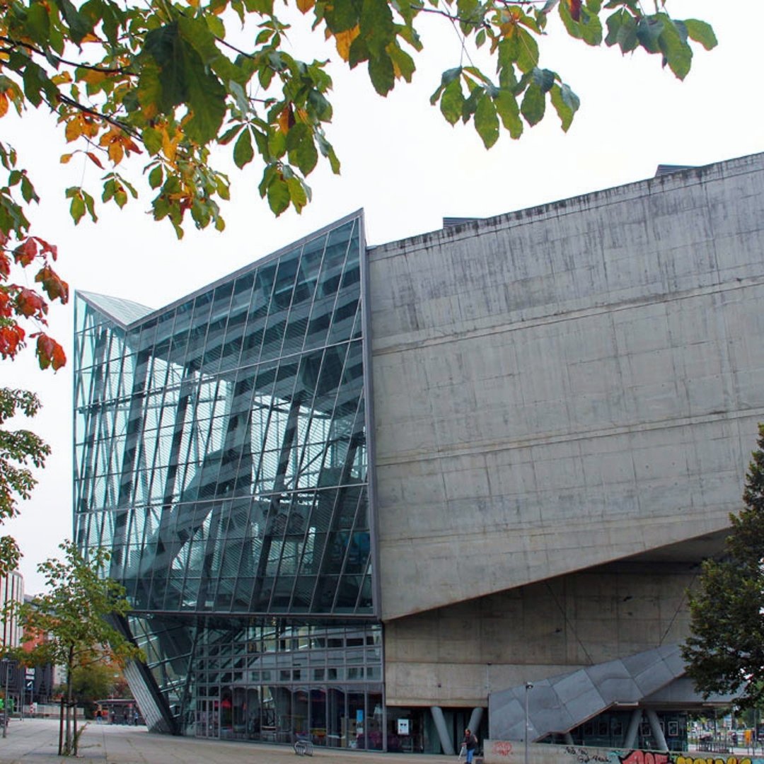 Gabrieeeel_G's tweet photo. A Sample of Architecture....
The Crystal, a functional entry and an urban passageway
The UFA Cinema Center
Dresden, Germany
#LoveArchitecture https://t.co/bQKqlCvlSN