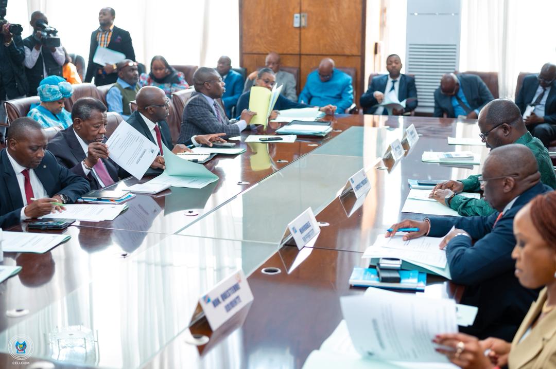alaunerdc's tweet photo. #RDC : Les successeurs de V. Kamerhe et de D. Munongo, respectivement président et rapporteur adjointe de l'Assemblée nationale, seront bientôt connus. Le Bureau a annoncé la publication imminente du calendrier de l'élection de ces 2 postes vacants (Ass. Nationale) https://t.co/tOC6SCfMQB