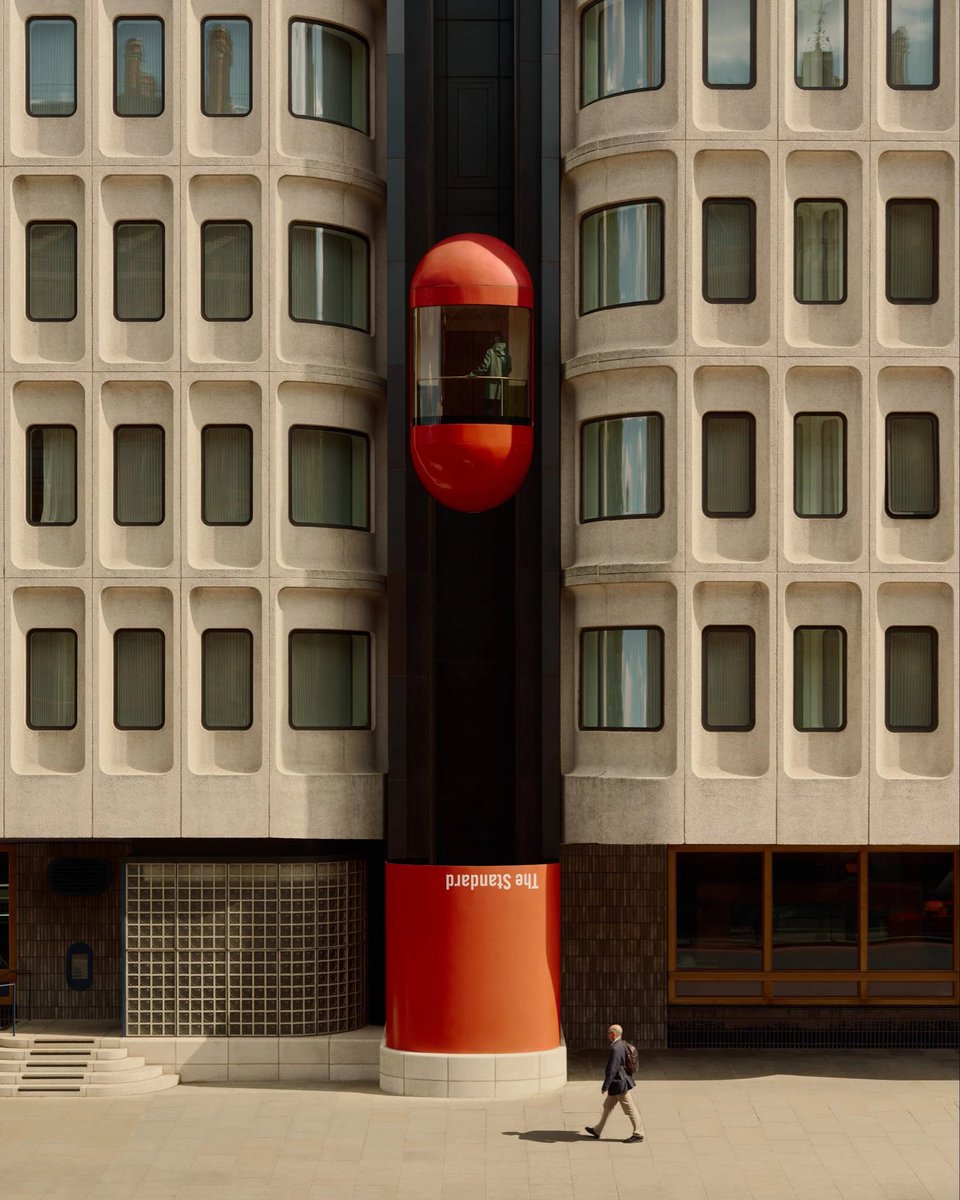 viewsfrance's tweet photo. L’ascenseur rouge du Standard Hotel, à Londres. https://t.co/3N5nTpvQtK