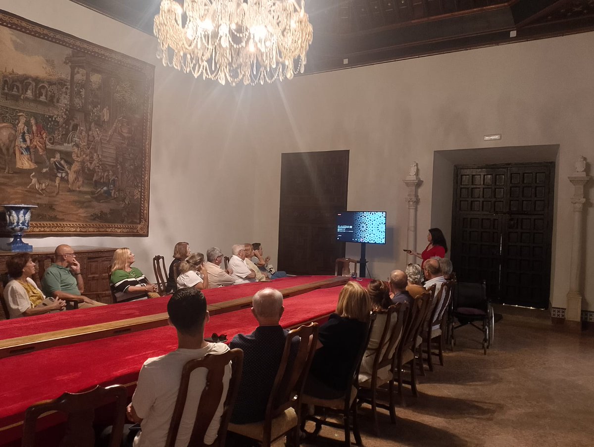 ➡️ Esta mañana, vecinos de Triana han disfrutado de una visita  al <a href="/SevillaAlcazar/">Alcázar de Sevilla</a> .
Desde el distrito Triana acercamos el patrimonio y la cultura de Sevilla gracias a la iniciativa del <a href="/Ayto_Sevilla/">Ayuntamiento de Sevilla</a>