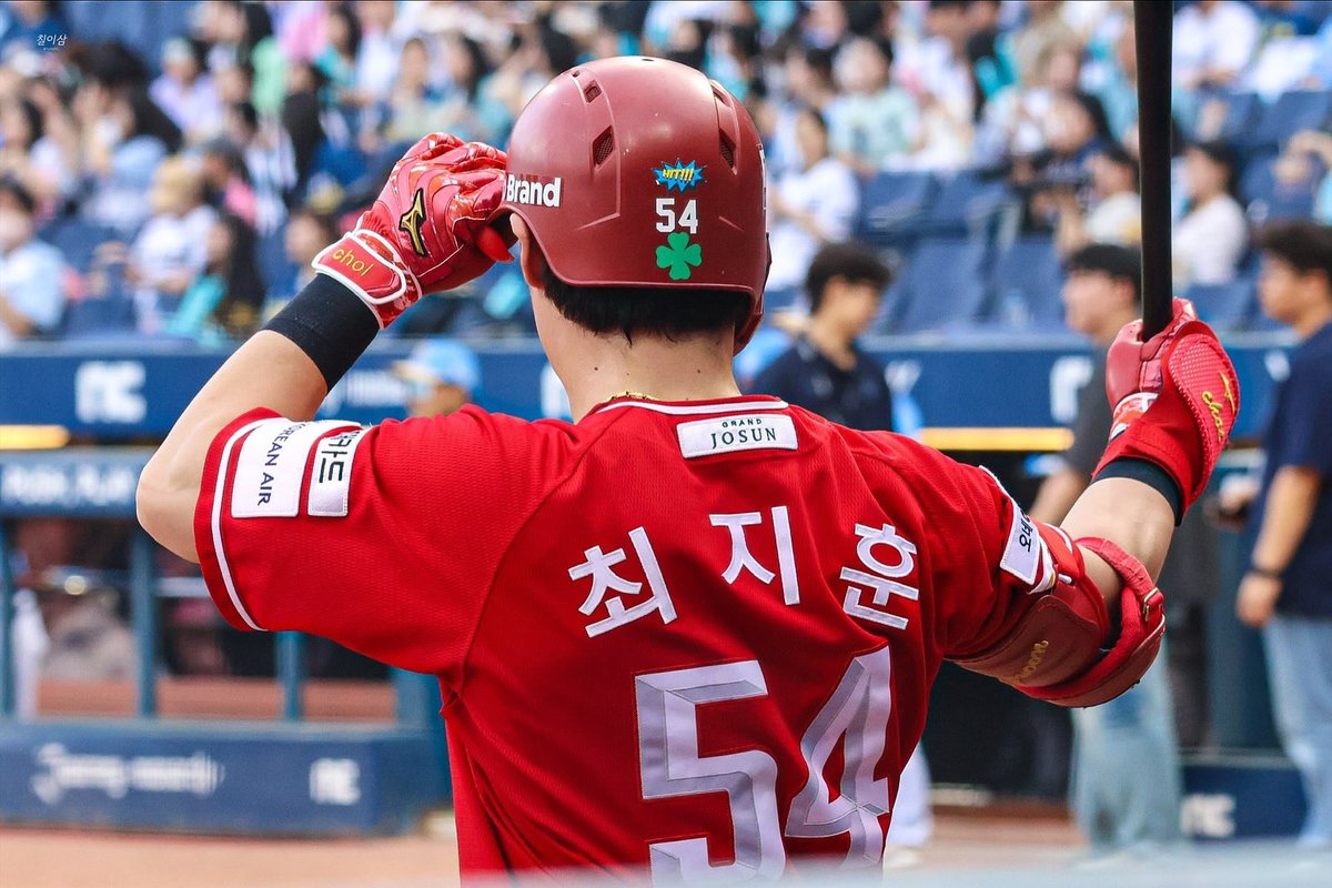 올 시즌 수고 많으셨습니다
내년에도 다치지않고 건강하게 야구하길!! 
항상 응원합니다

#SSG랜더스 #최지훈 #723_최지훈