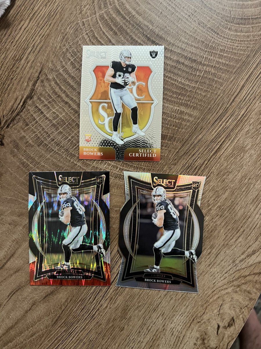 MickyV_Cards's tweet photo. @ToCollecting @eddiemcpigskin Brock Bowers lot

$7 PWE https://t.co/kEo0M3fMhY