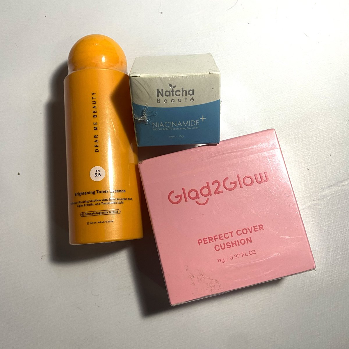 ‼️Mini Giveaway Time‼️

Lagi happy karena kesayangku fotbar~ so I wanna share the joy 💕
Bakalan ada 3 winners (each dapet 1 random skincare/makeup 🎁)

Rules:
- RT &amp; Like aja~
No need to follow

Giveaway ends Sunday!

All items exp mostly 2026/2027, so aman banget ya 😘👍
