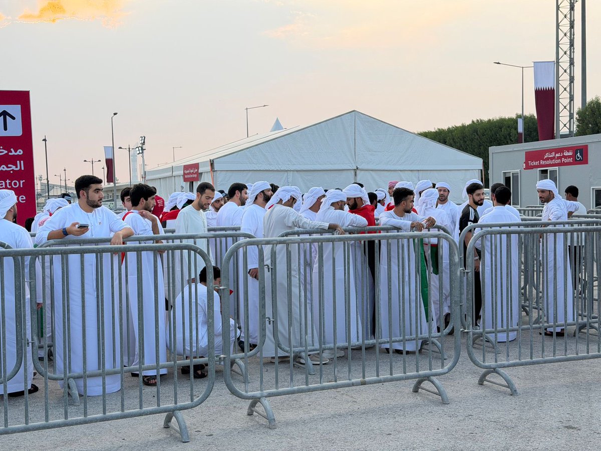 جمهور الإمارات في محيط ستاد جاسم بن حمد قبل 4 ساعات من إنطلاق مباراة قطر والإمارات