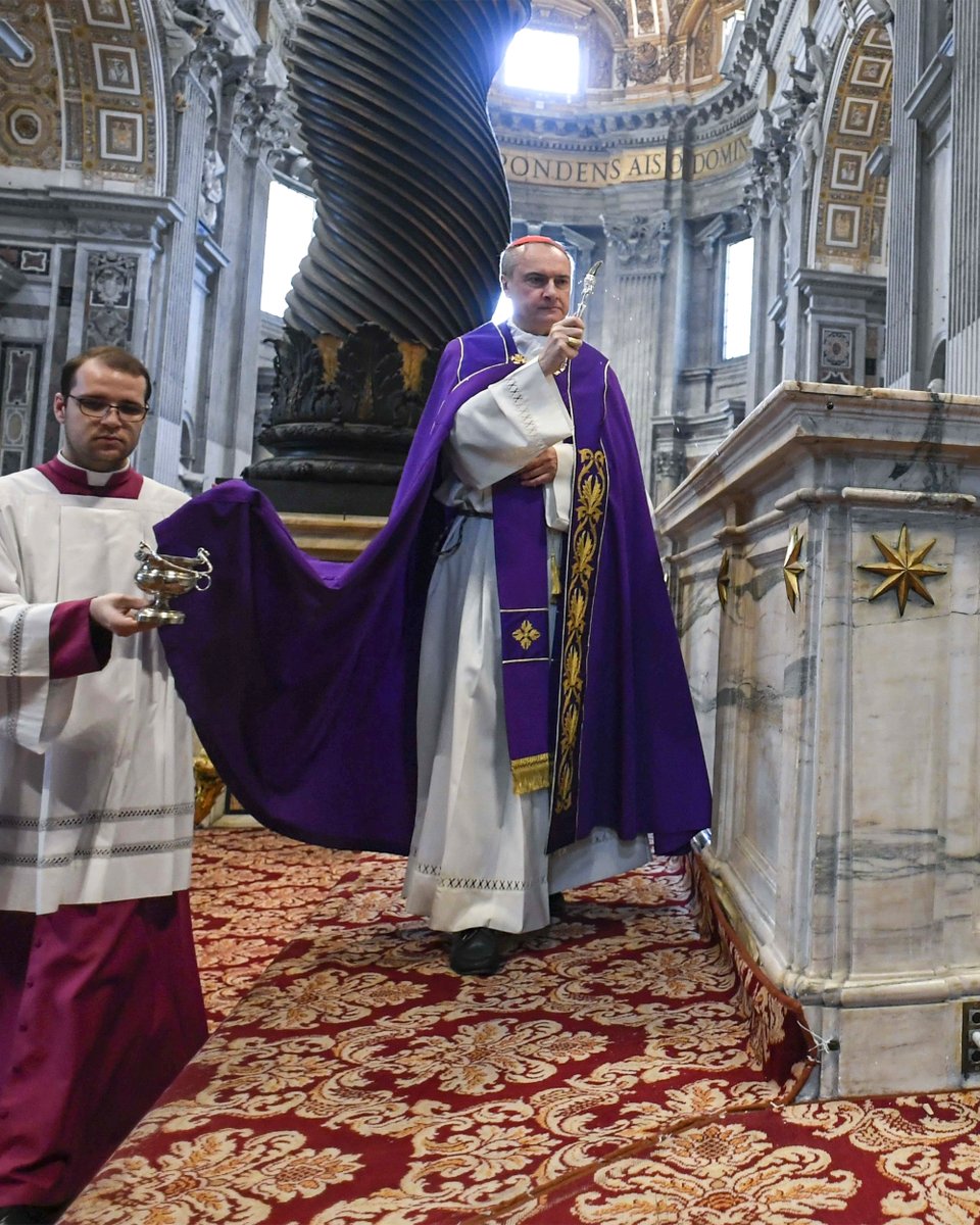 Cardinal performs rite to restore desecrated altar at St. Peter's Basilica 🙏