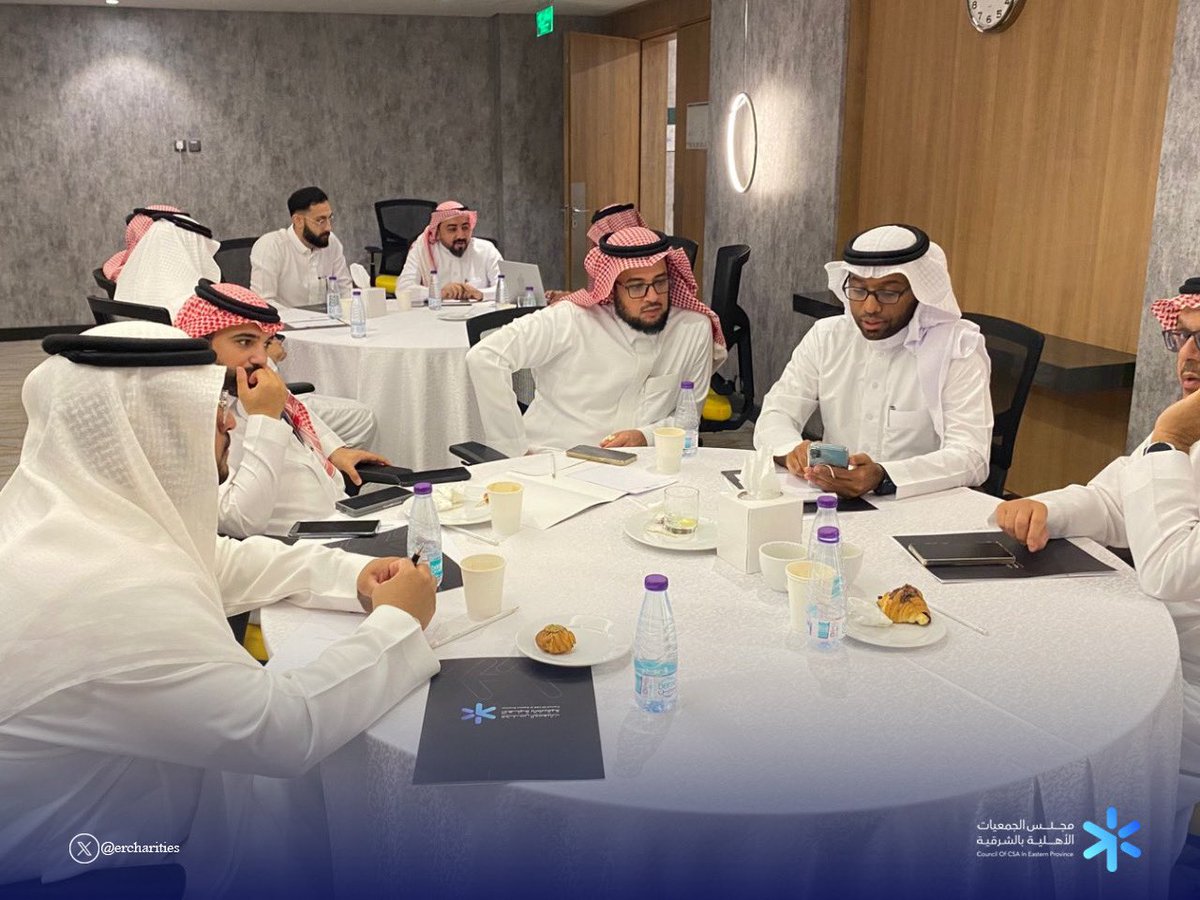 ضمن جهود مجلس الجمعيات الأهلية بالشرقية في تعزيز التكامل والتنسيق بين الجمعيات، أقام مجلس الجمعيات اليوم ورشة عمل "التنسيق والتكامل بين الجمعيات في تقديم الخدمات" كخطوة فاعلة لتوحيد الجهود وتبادل الرؤى، وبناء شراكات تحقق أثرًا أوسع واستدامة في خدمة مستفيدي جمعيات المنطقة.