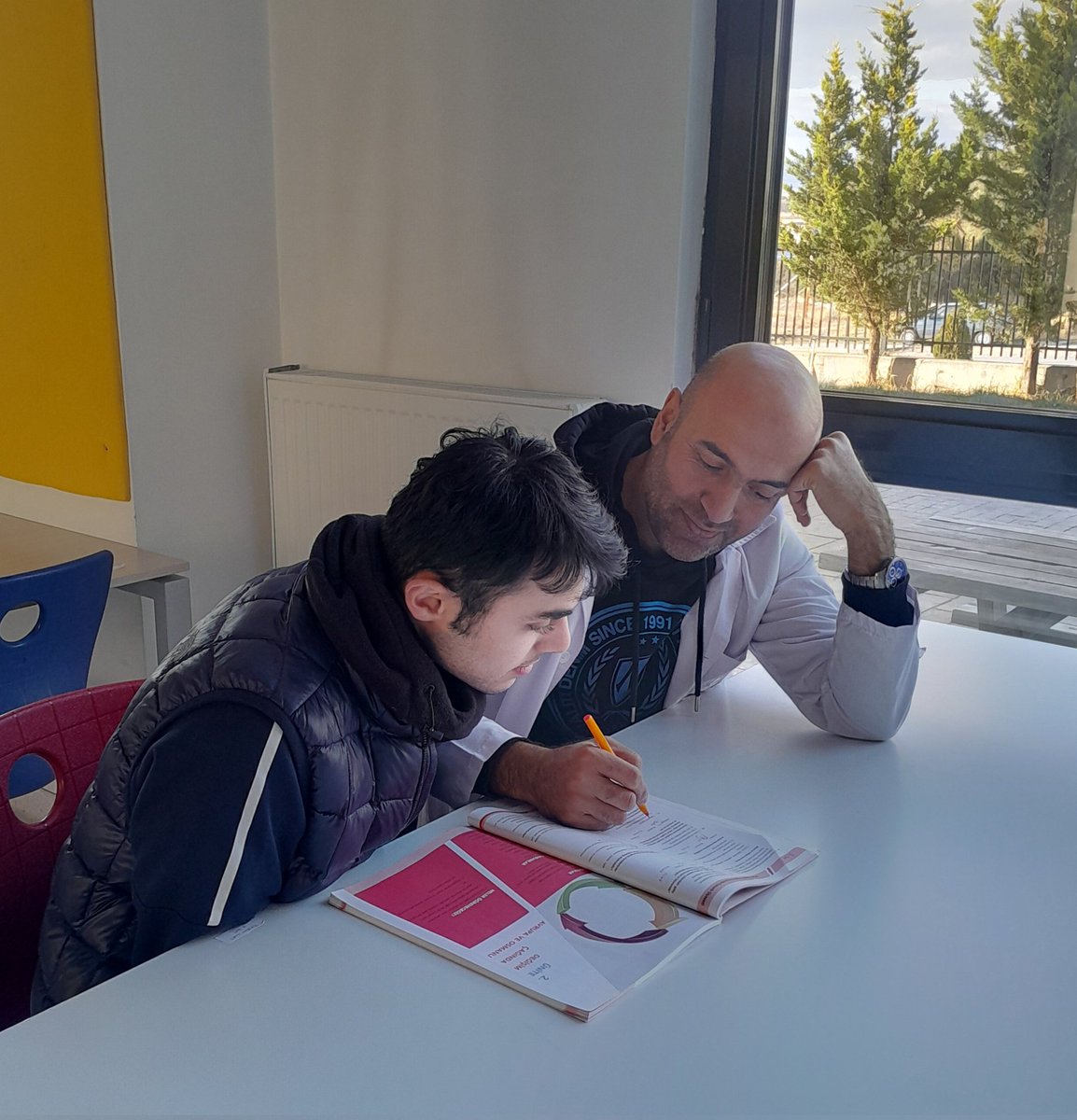 Çorum Bahçeşehir Koleji Öğrencilerimizin eksiklerini tamamlamak,öğrenme süreçlerini kolaylaştırmak adına her kademede etütlerimiz devam ediyor❤️💙

#Bahcesehir Koleji 

❤️💙