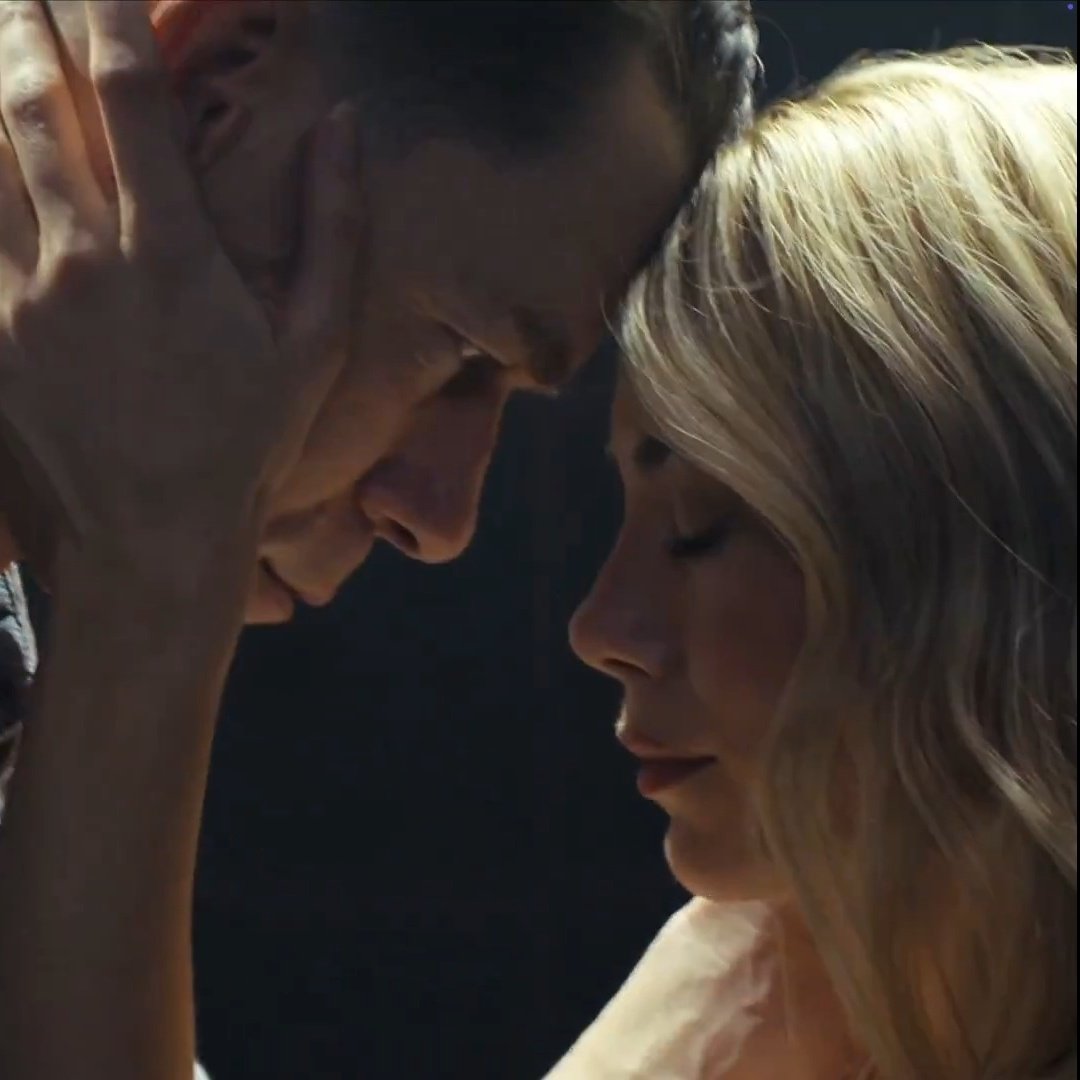 joygirlmelii's tweet image. "We're tied, you and I"

"Even the world was falling apart, you were my constant, my touchstone"
"And your were mine"

"But in a parallel universe... it will always you and I"

#peacecourt #msr #bensler