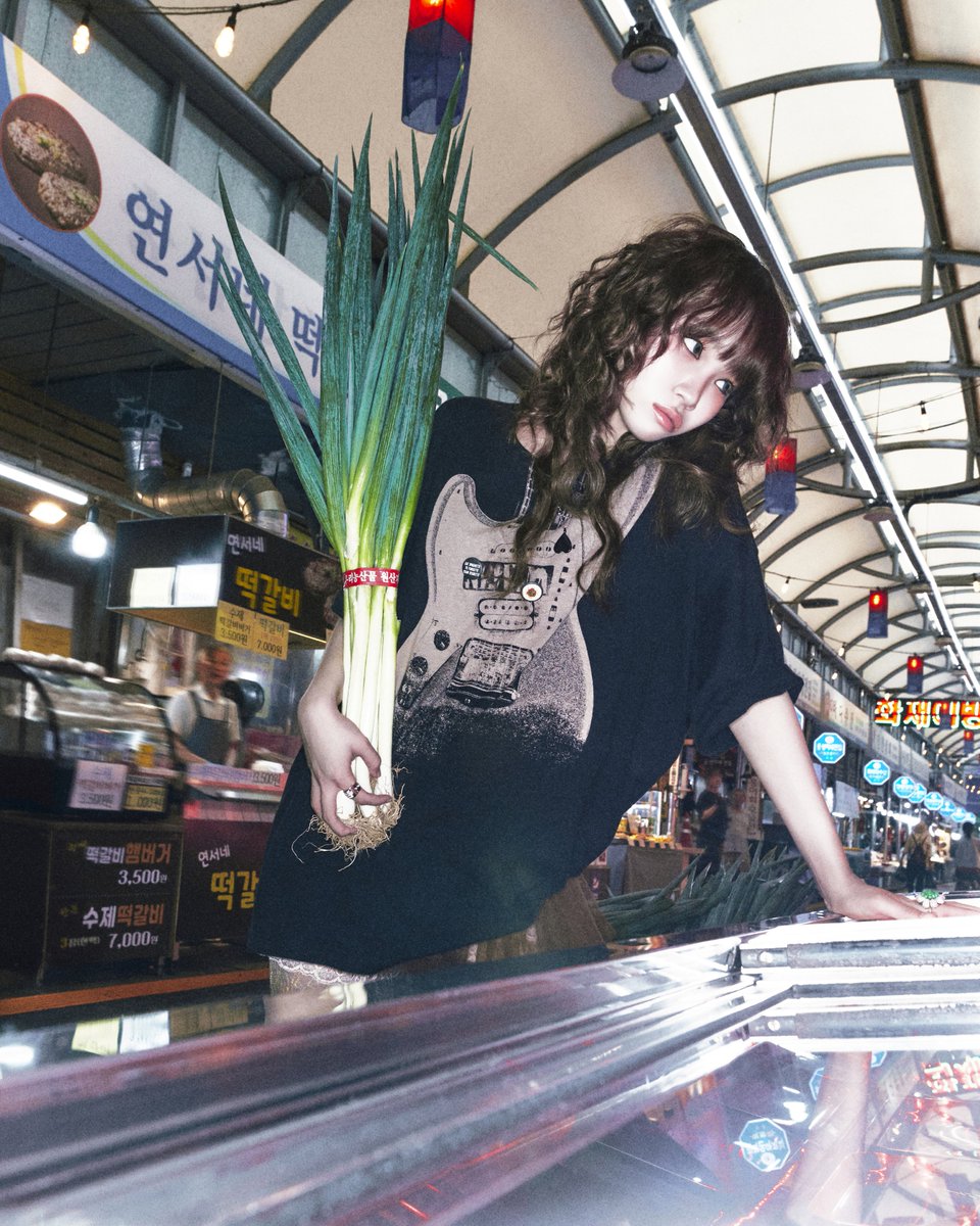 SOURCEMUSIC's tweet image. WEIRD GARLIC🧄
2025.10.24 1PM (KST) | 12AM (ET)
💿Pre-save & Pre-order
le-sserafim.lnk.to/SPAGHETTI
#LE_SSERAFIM #르세라핌
#EAT_IT_UP_SPAGHETTI