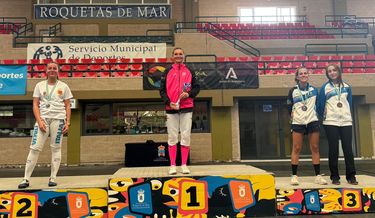 🥇 ¡La Escuela Municipal de Esgrima de Tomares consigue 20 medallas en la I Copa de Andalucía, celebrada en Roquetas de Mar (Almería) este fin de semana. 

🏅 6 oros | 🥈5 platas | 🥉9 bronces