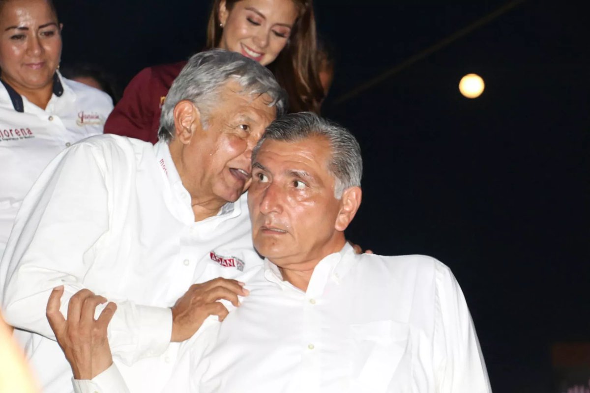 Mire, <a href="/lopezobrador_/">Andrés Manuel</a> , tanto que vociferó contra el Fobrapoa para que su régimen instaurara un Narcofobaproa.
Y una Barredora.
Y una Huachicolería.
Y una Fentinalería.
Y una Cristalería.
Y sus hijos y similares, la Nueva Burguesía.