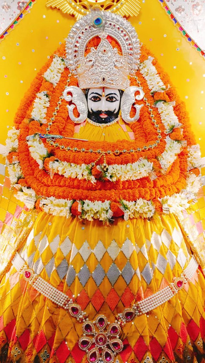 हे खाटू श्याम बाबा! आप ही हारे हुए का सहारा हैं, दया के सागर और भक्तों के प्रिय हैं।
रात्रि में कृपया मेरे स्वप्नों में पधारिए, मन में शांति और जीवन में आनंद भर दीजिए।
आपके नाम का स्मरण सब दुखों को हर लेता है।
हे श्याम प्रभु! कृपा करके मुझे सदा भक्ति के मार्ग पर चलाइए।

---

🙏