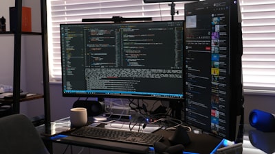 Obaidraj9's tweet image. SOLID principles in 2025: Still crucial for maintainable, scalable code! Think AI-powered refactoring tools suggesting improvements based on these principles. Embracing Single Responsibility & Open/Closed is key for future-proof apps! #AISoftware #CleanCode #FutureOfCode