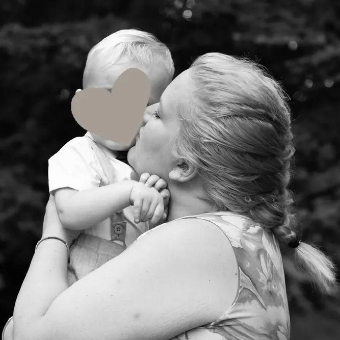 Suffragent_'s tweet image. Meet Rhiannon Whyte. She was killed by a Sudanese migrant living in the taxpayer-funded hotel where she worked.
Deng Majek, 19, stabbed her 23 times with a screwdriver - over a packet of biscuits. He then laughed & danced as she bled to death.
She leaves behind a young son.🇬🇧