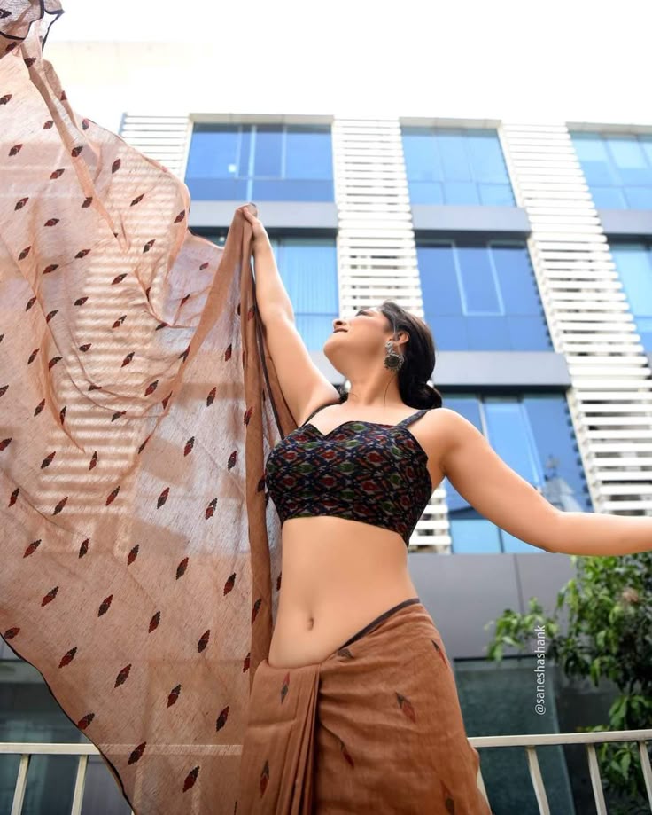 Bhaiya_Bhosale's tweet image. Nobody carries a saree like Sonali Kulkarni elegance in every drape! 
#SonaliKulkarni #SareeGoals #GraceInStyle