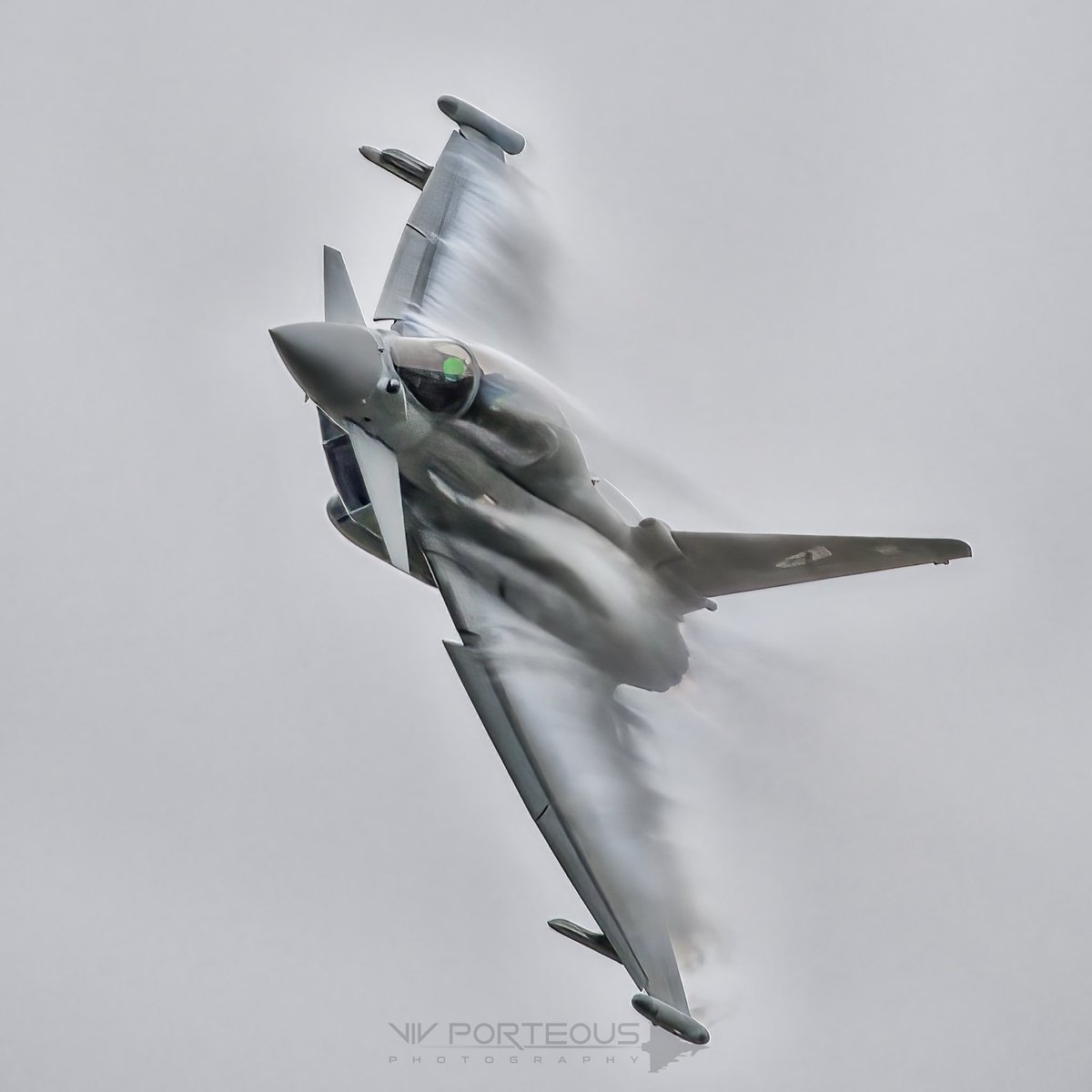 Editing a couple more from yesterday’s cracking <a href="/TyphoonDisplay/">Typhoon Display Pilot</a> <a href="/RAFTyphoonTeam/">RAF Typhoon Display Team</a> 

#RAF #Typhoon #jet #Lincolnshire #display