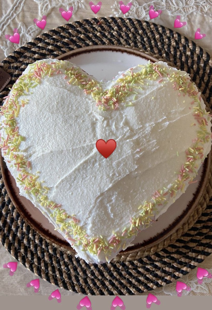 Aşk pastası arkadaşlar siz ne yapacağınızı biliyorsunuz 💝