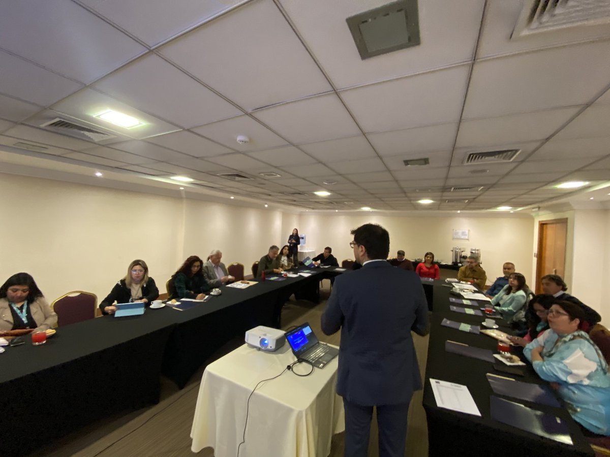 En la Mesa de Diálogo Social, con autoridades regionales, conductores y el mundo académico analizando brechas de género, déficit de conductores, infraestructura entre otros