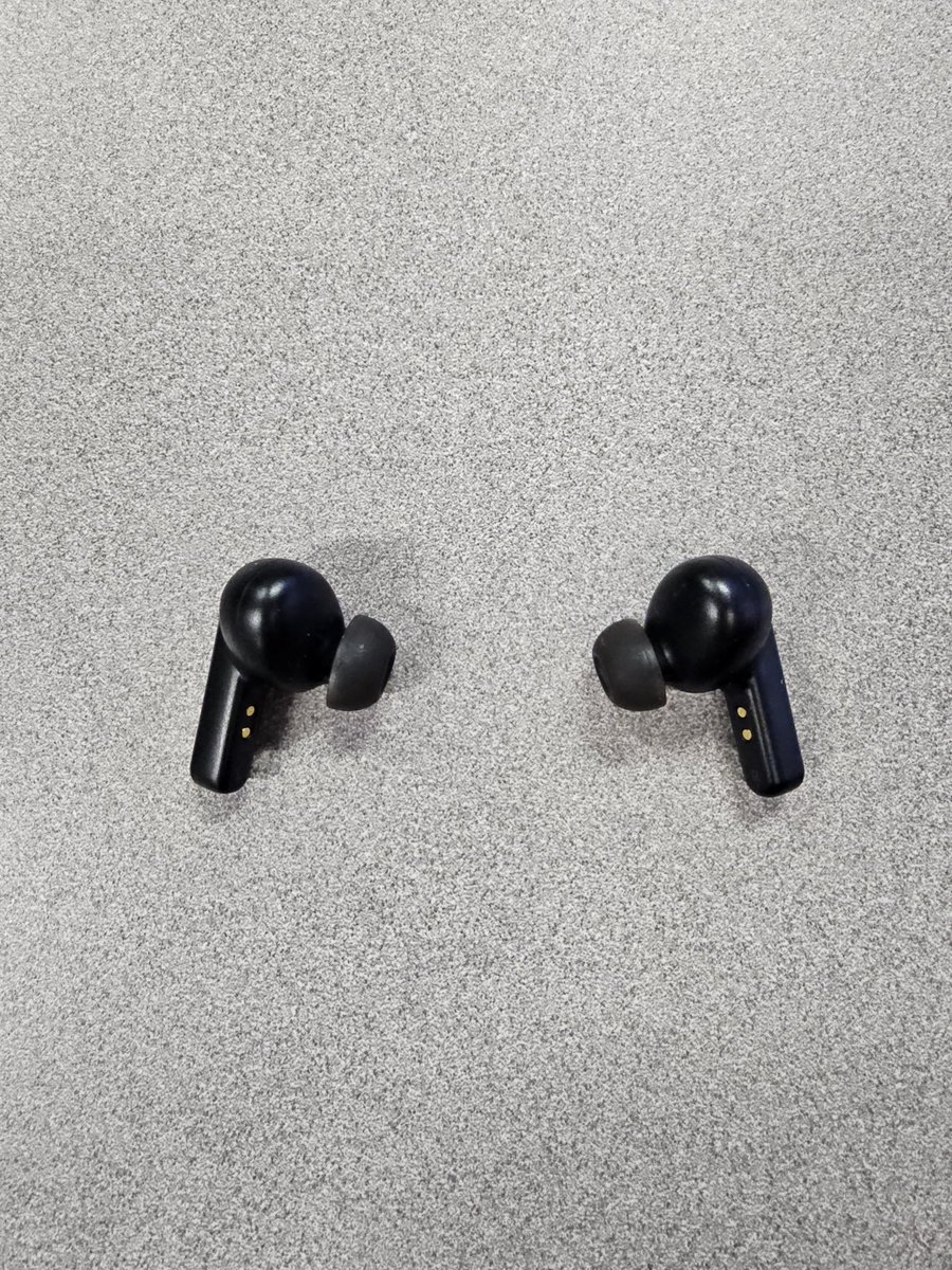 gituverma's tweet image. Drop your pairs for #twosday Tuesday!!