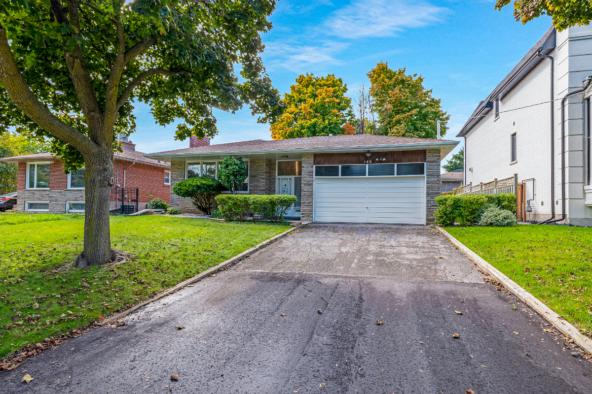 RobertCookHomes's tweet photo. Check out this home! **An Exceptional Opportunity In Prime Bayview Village** Meticulously maintained by long term owner with rare 60 x 125 ft. West facing lot. Bright &amp; spacious detached brick bungalow, 3 + 1 bedrooms, hardwood .. https://t.co/mEX4zE5g1y https://t.co/fxTG0jfORs