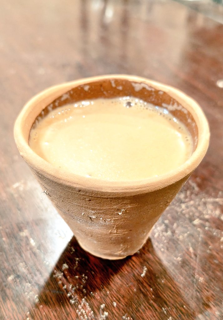 कल की फिकर किसे हैं जनाब,

हम तो आज का सुकून ढूंढ़ते हैं चाय में...!!

#कुछ_पल_तेरे_संग 🥰❤️