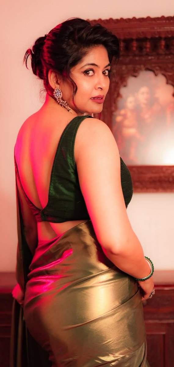 Bhaiya_Bhosale's tweet image. Shweta Shinde looking absolutely stunning in traditional elegance 
#ShwetaShinde #SareeGoals #GraceInStyle #DesiVibes