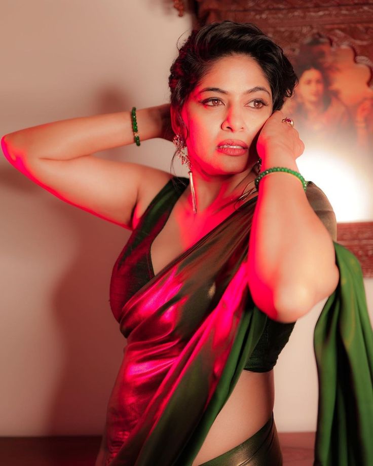 Bhaiya_Bhosale's tweet image. Shweta Shinde looking absolutely stunning in traditional elegance 
#ShwetaShinde #SareeGoals #GraceInStyle #DesiVibes