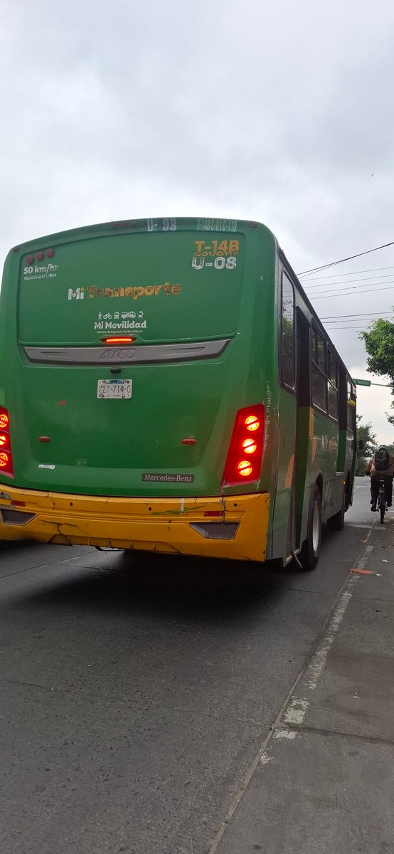 leonblanco_91's tweet photo. @TransporteJal quiero reportar este camión de rampa el cual necesito el servicio y van dos veces que se niega a darme el servicio pero si sube gente como si nada 
Esta vez fue hoy a las 8.20 am entre 8 de julio y mezquitera le toco hasta el semáforo en rojo y aun asi no me subió https://t.co/wKgVStwHHe