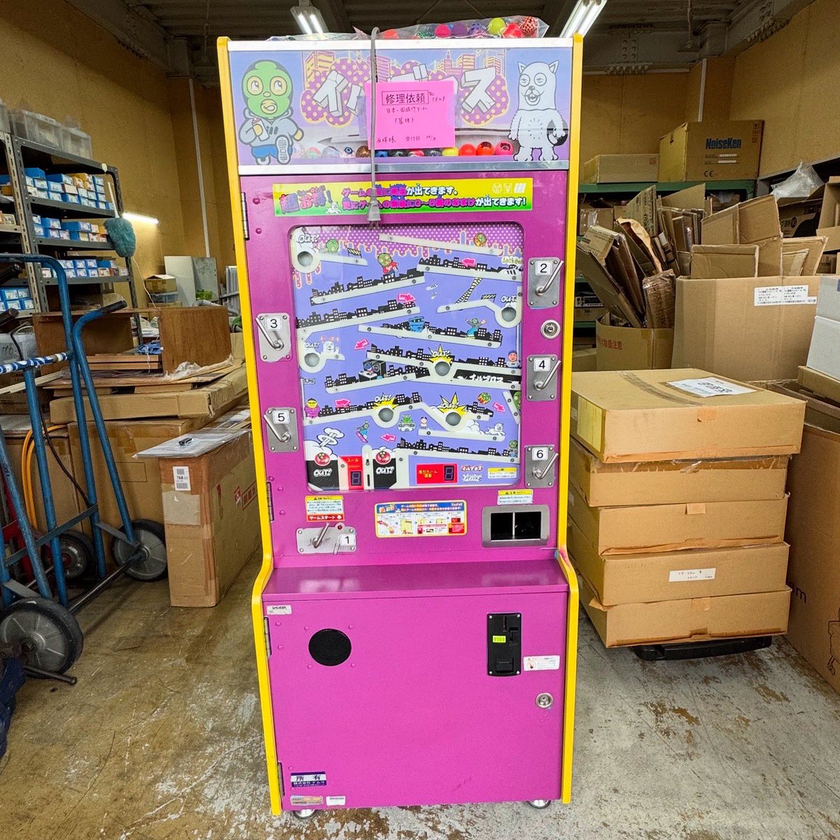 Tabooone's tweet photo. 壊れました…修理に出しております！
#駄菓子屋ゲーム機 #retroggame #故障中 #tokyo https://t.co/qKolvMBroK