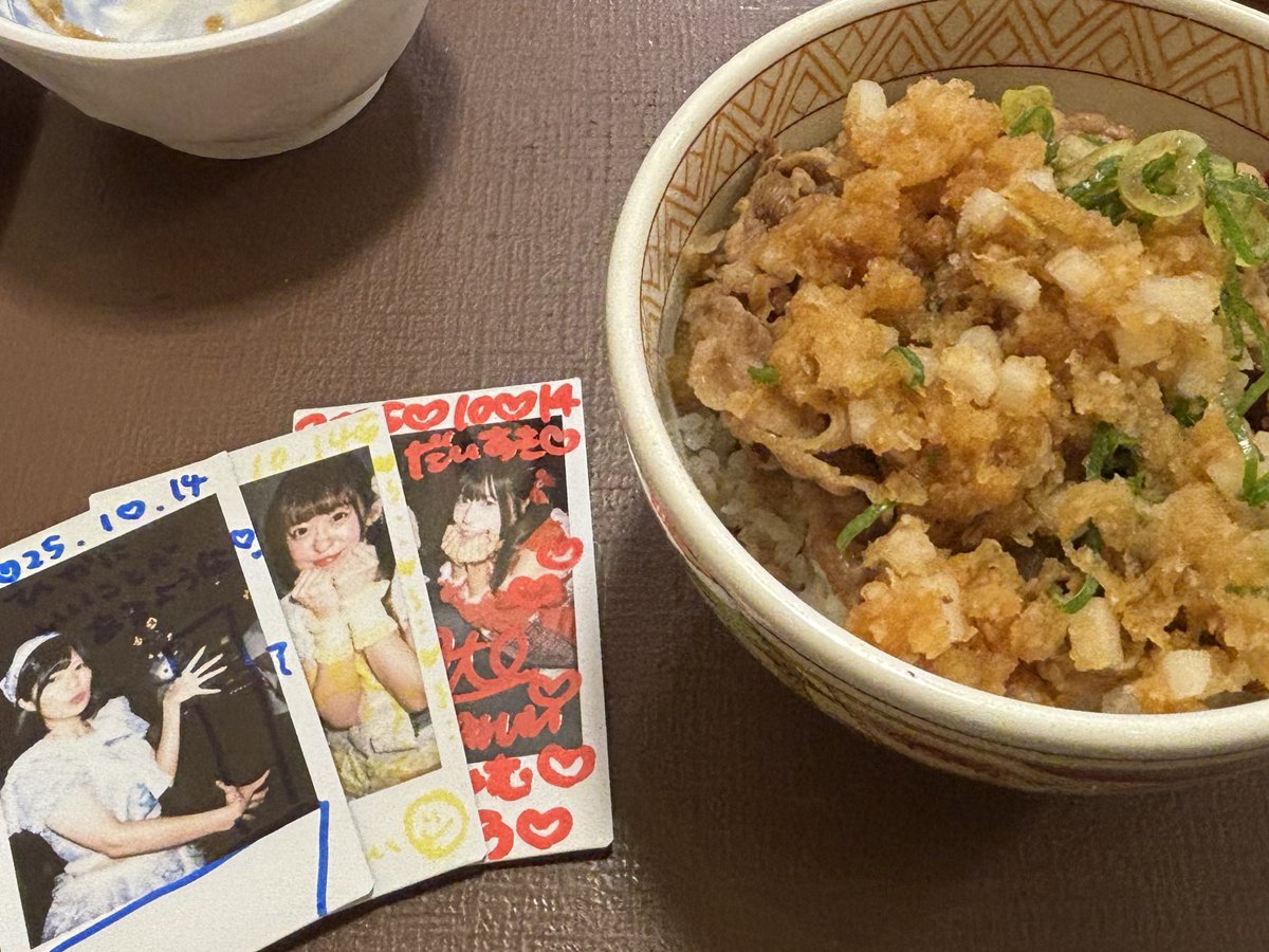 MoDy1rs's tweet image. いわゆる飯チェキ…？？