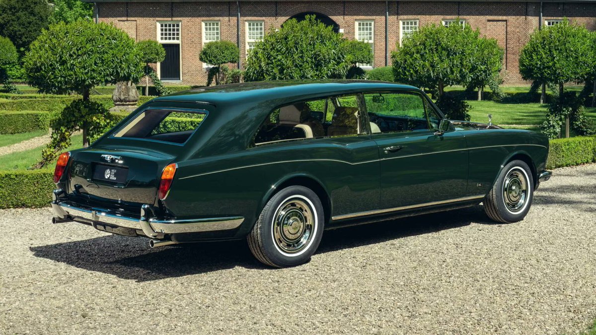 MadridMotorS's tweet image. (2/3) New Old Rolls-Royce Corniche 1981 by Niels van Roij Design...forma de One-Off con un extra en la parte trasera para llevar...#coachbuilder #rollsroyce #corniche #nielsvanroijdesign #premium #sales #oneoff #supercar #luxurycars #shootingbrake #FelizMartes #FelizMartesATodos