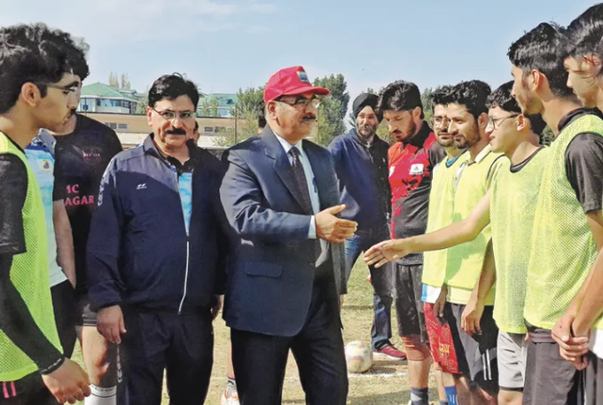 FatimaK6992408's tweet photo. At GMC Srinagar, doctors traded stethoscopes for sneakers. A 2-day sports fest brought laughter, teamwork & healing to a life of stress & duty. We treat others—but forget to treat ourselves, said Dr Iqbal Saleem. #DoctorsAreHuman #GMC #MentalHealth #Kashmir #HTTYDOnJioHotstar https://t.co/eB5o719zn2