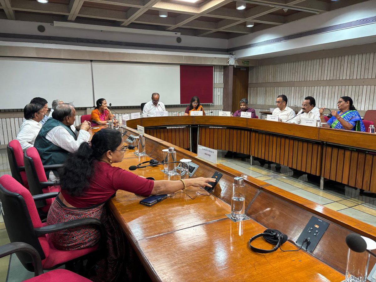 PCMohanMP's tweet image. Chaired the Parliamentary Standing Committee on Social Justice and Empowerment in New Delhi.