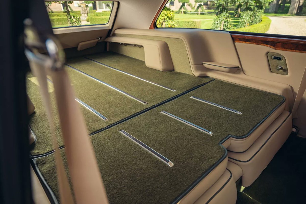 MadridMotorS's tweet image. (3/3) New Old Rolls-Royce Corniche 1981 by Niels van Roij Design...2 bicis para un cliente muy exquisito y que vale su peso en oro #coachbuilder #rollsroyce #corniche #nielsvanroijdesign #premium #sales #oneoff #supercar #luxurycars #shootingbrake #FelizMartes #FelizMartesATodos