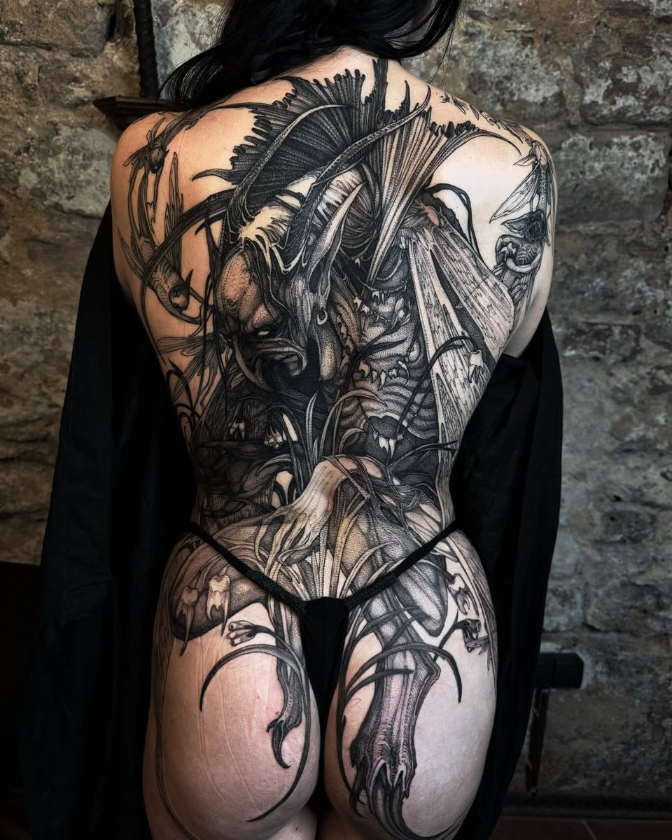 IG: aleksdarkink
Based in: Germany